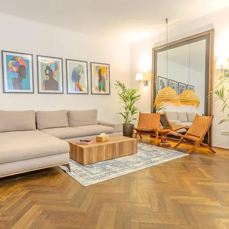 Black Church Flat בראשוב