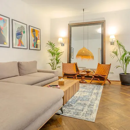 Apartment Black Church Flat Brasov