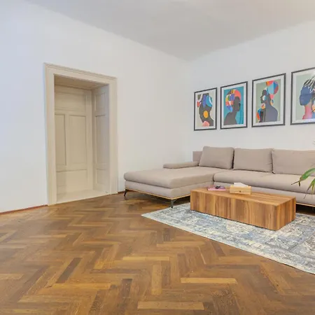 Apartment Black Church Flat Brasov