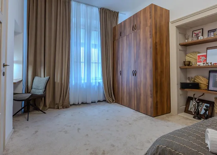 Apartment Black Church Flat Brasov